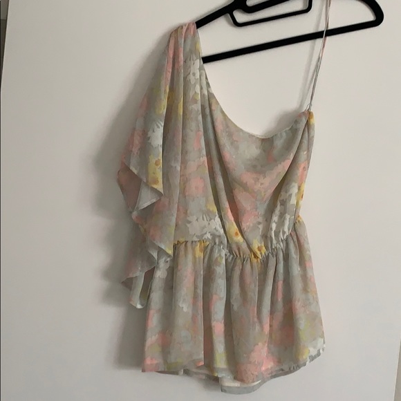 Tops - Picture 1 of 4